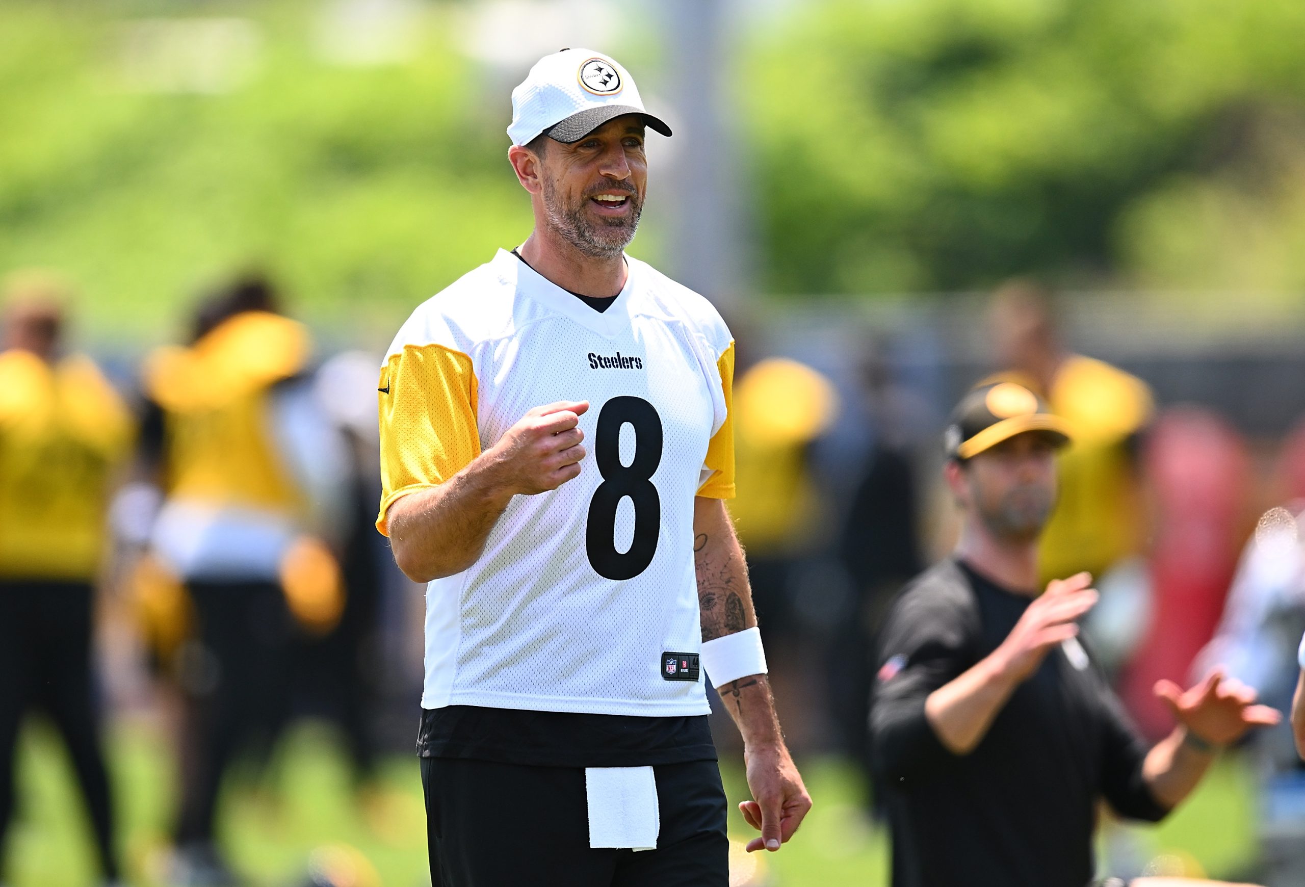 Steelers, Aaron Rodgers Receive Ominous Prediction Entering 2025 Season