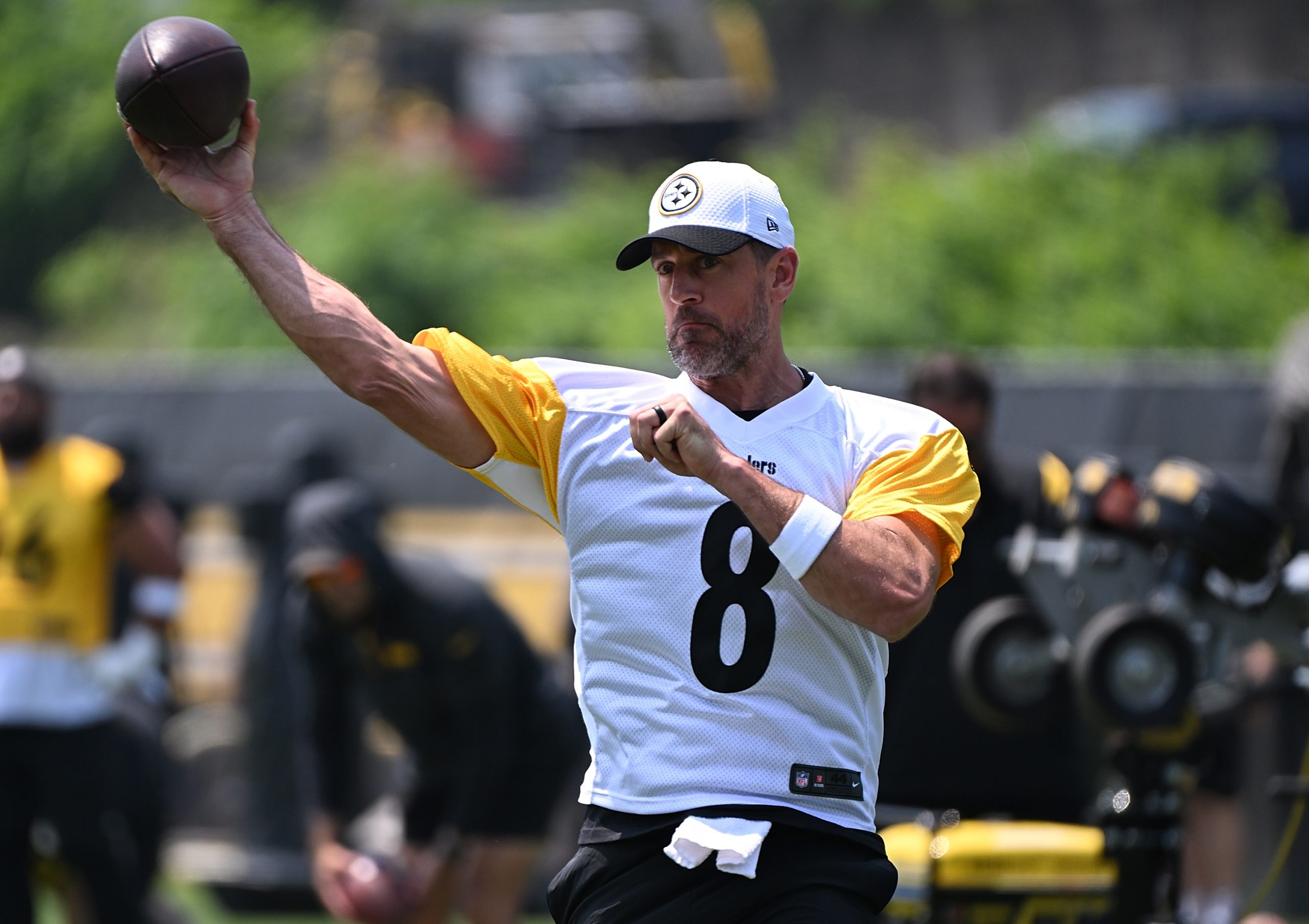 Steelers Teammate Doesn’t Hold Back About Aaron Rodgers