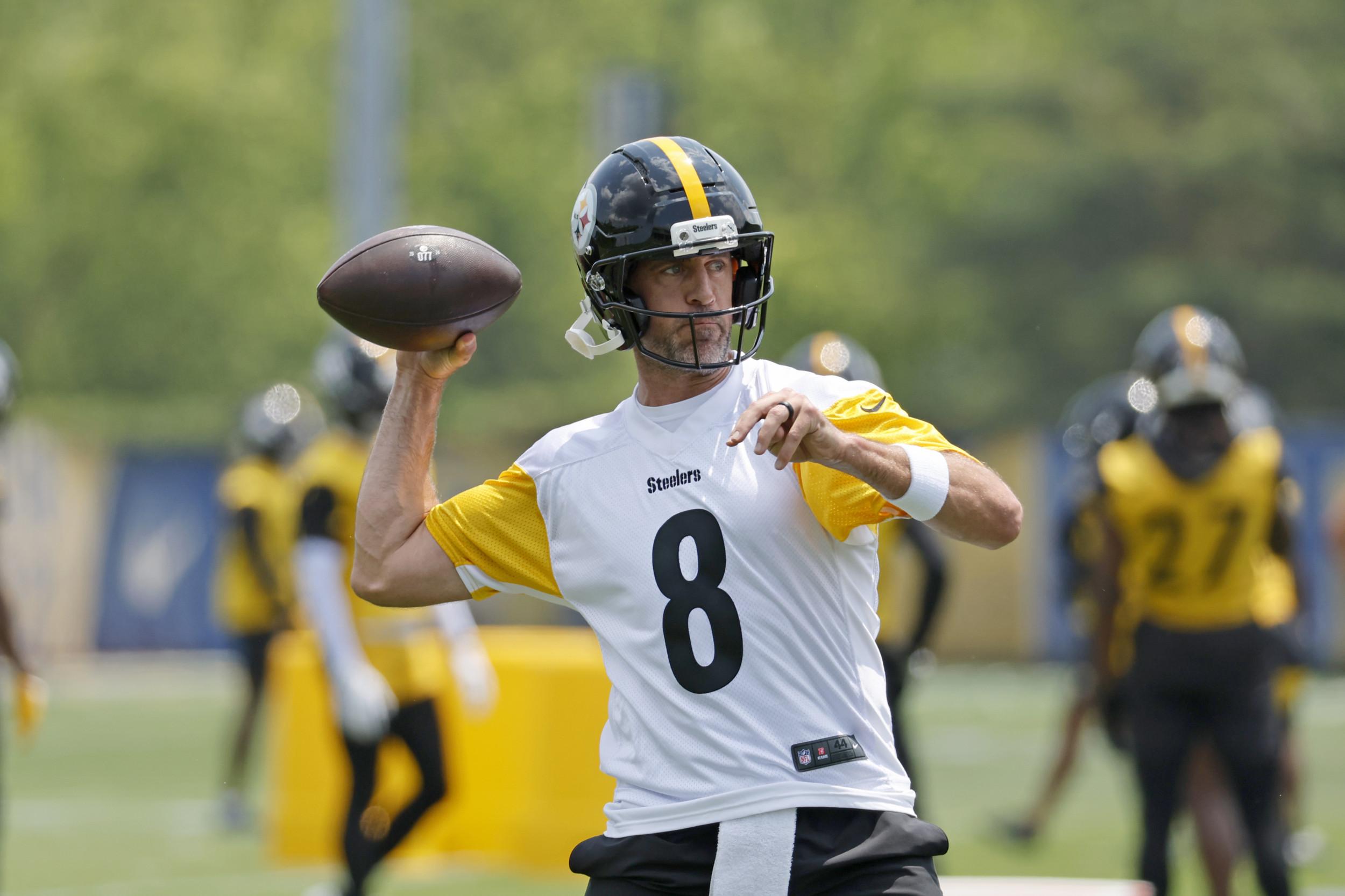 Steelers’ Aaron Rodgers Faces Harsh Doubt From Former Coach