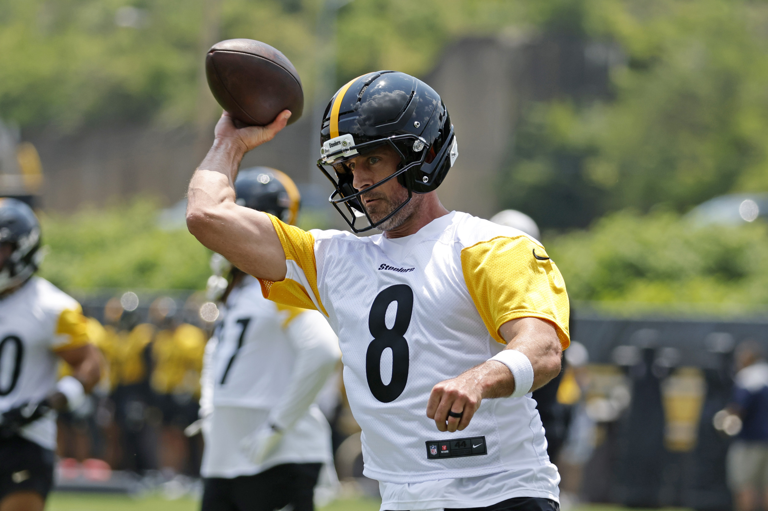 Steelers’ Mike Tomlin Hints at Major Aaron Rodgers News